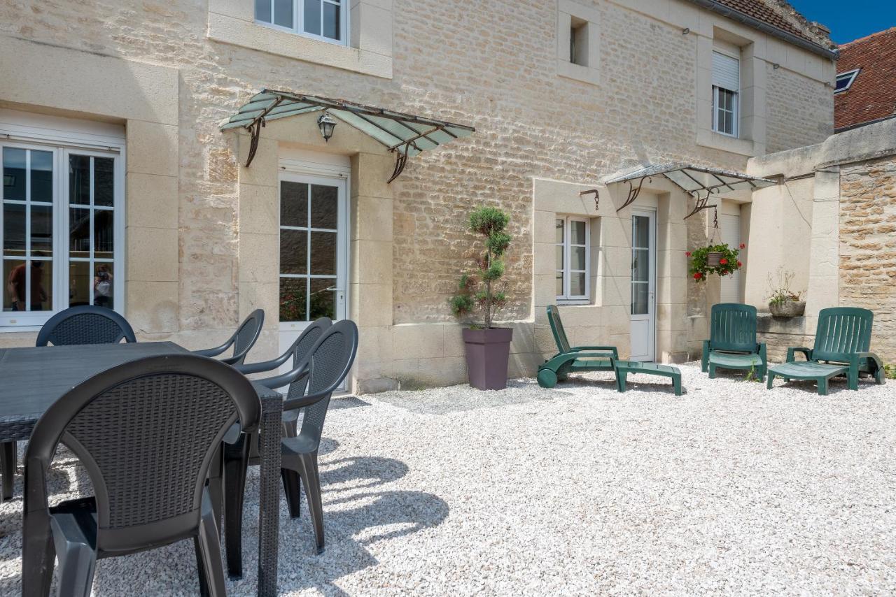 L'Escalier Rouge - Maison Renovee Avec Cour Luc-sur-Mer ภายนอก รูปภาพ